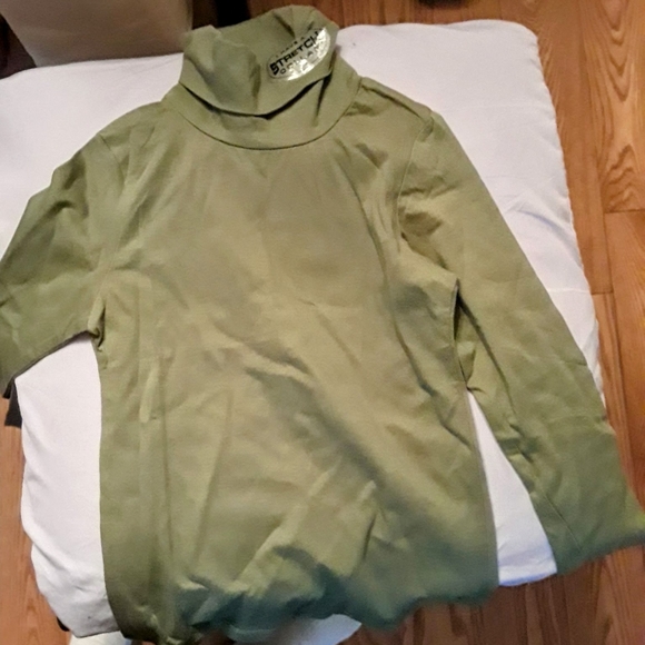 7 pairs of boys Shorts and 4 shirts - Picture 6 of 11